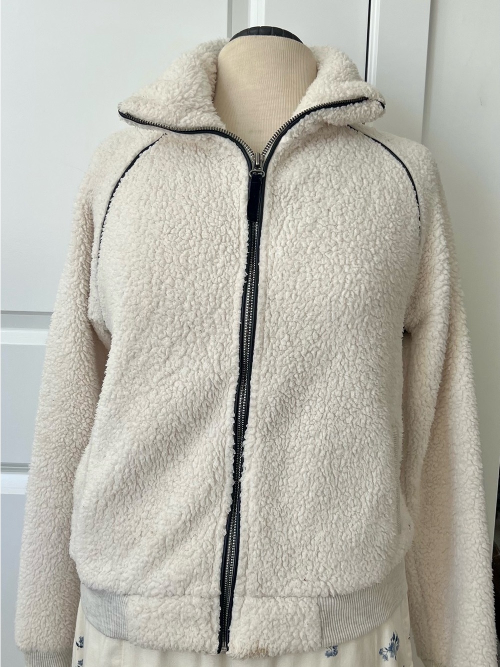 American Eagle Outfitters Cream Sherpa Zip Jacket with Black Trim